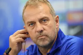 برشلونة يتوصل لاتفاق مع هانزي فليك لتجديد عقده حتى 2028