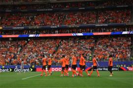 دومفريس يؤجل حسم مستقبله ويتمسك بالتركيز على كأس العالم
