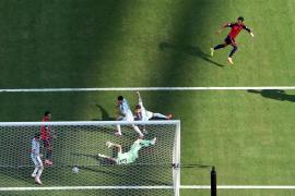 إسبانيا تهزم الأرجنتين بهدف وتتوج بلقب كأس العالم