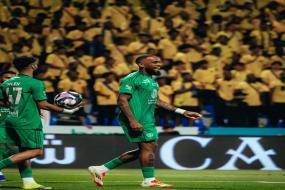 الأهلي السعودي يكتسح الرياض بخماسية في غياب تريزيجيه