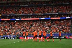 دومفريس يؤجل حسم مستقبله ويتمسك بالتركيز على كأس العالم