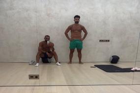 محمد صلاح يشارك صورة مع عبد الله السعيد