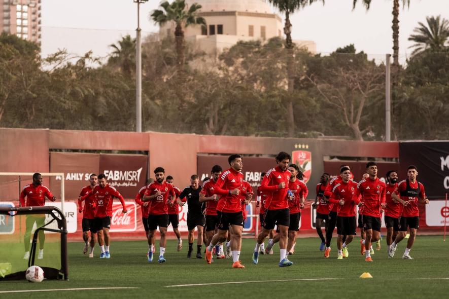 صدمة جديدة في الأهلي قبل القمة.. غياب مؤثر يربك حسابات مواجهة الزمالك
