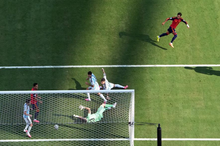 إسبانيا تهزم الأرجنتين بهدف وتتوج بلقب كأس العالم