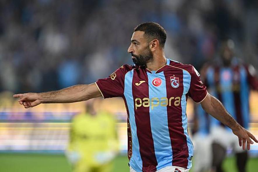 محمد صلاح يحصد أول جائزة مع طرابزون سبور
