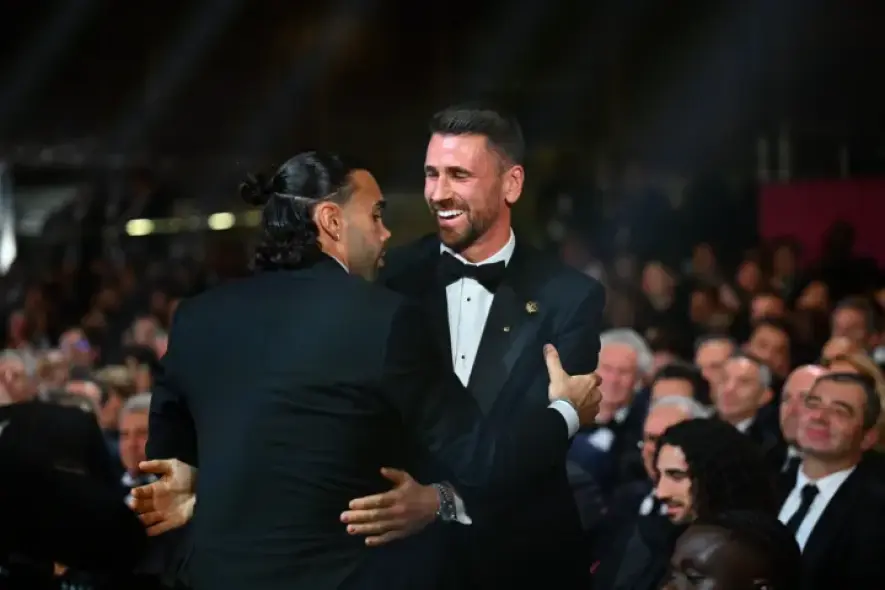 أوناي سيمون يحصد جائزة ياشين لأفضل حارس مرمى في العالم 2026