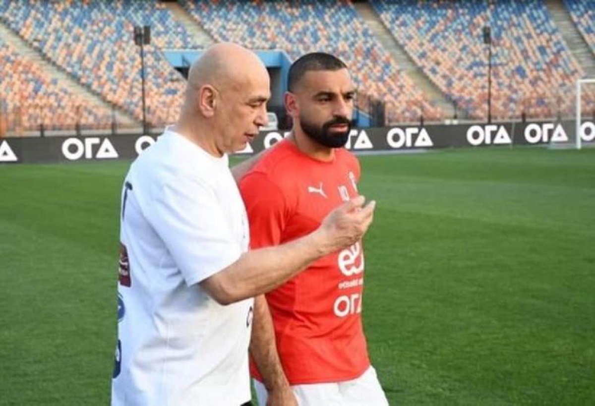 محمد صلاح يتدخل لحل أزمة حسام حسن قبل مواجهة بوركينا فاسو