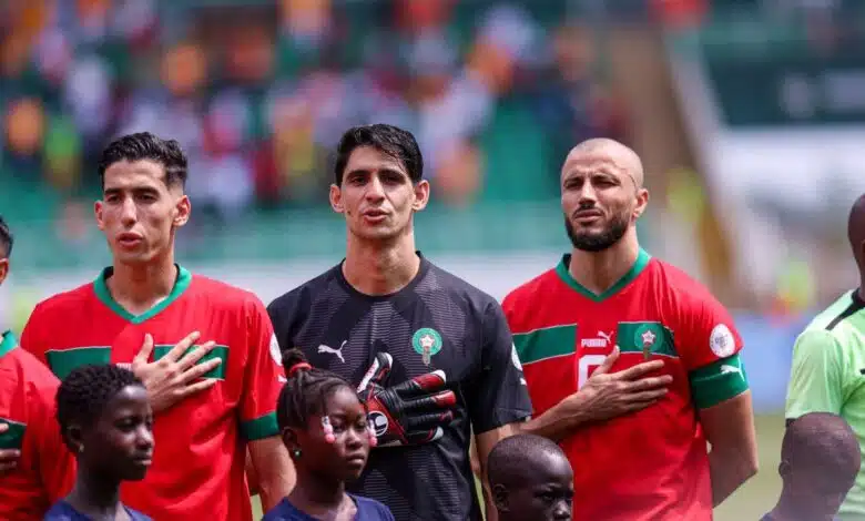 "العدو يراقبكم".. حضور مفاجئ لمدرب خصم المغرب المونديالي في بطولة أمم أفريقيا