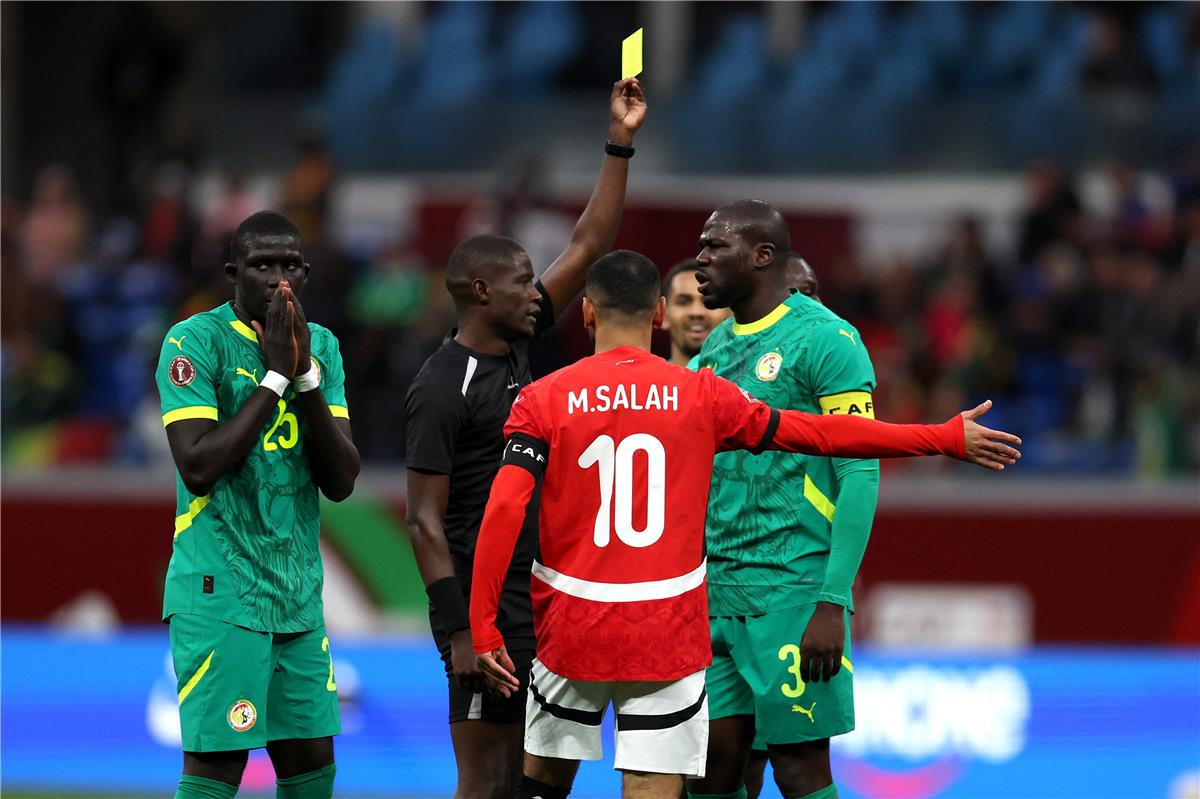 رسمياً.. تراكم البطاقات يحرم السنغال من أهم ركيزتين في نهائي أمم إفريقيا