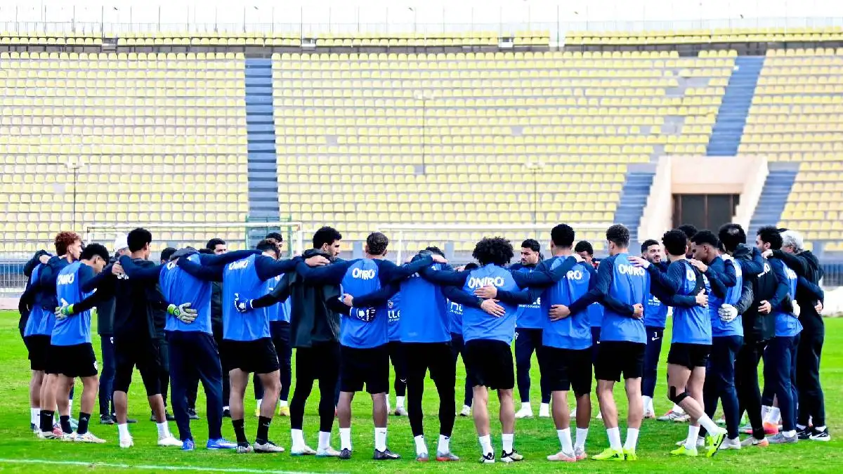 المصري يتربص بالزمالك.. هل يستغل 'النسور' أزمة الغيابات البيضاء للانفراد بالقمة؟