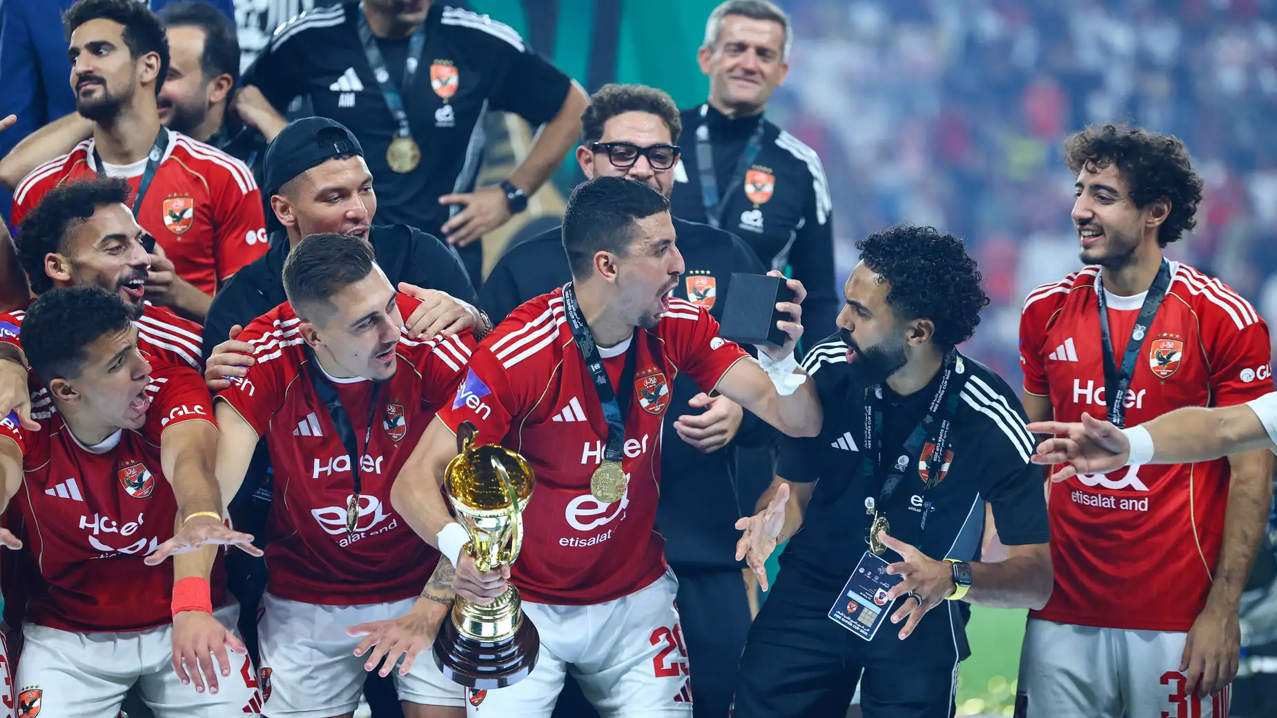 رسميًا.. الأهلي يعلن عن ضم صخرة الدوري المصري