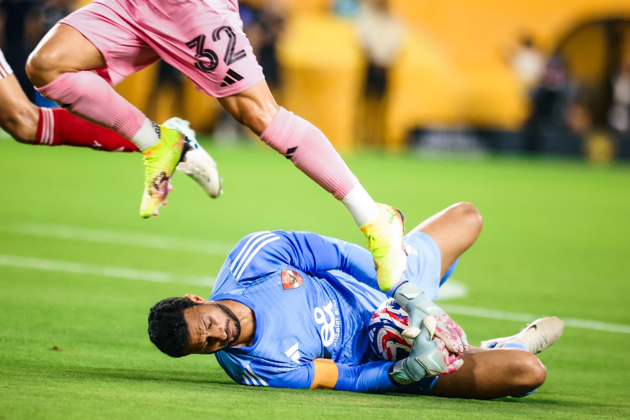 الموت يفجع محمد الشناوي قبل مواجهة الأهلي أمام الزمالك