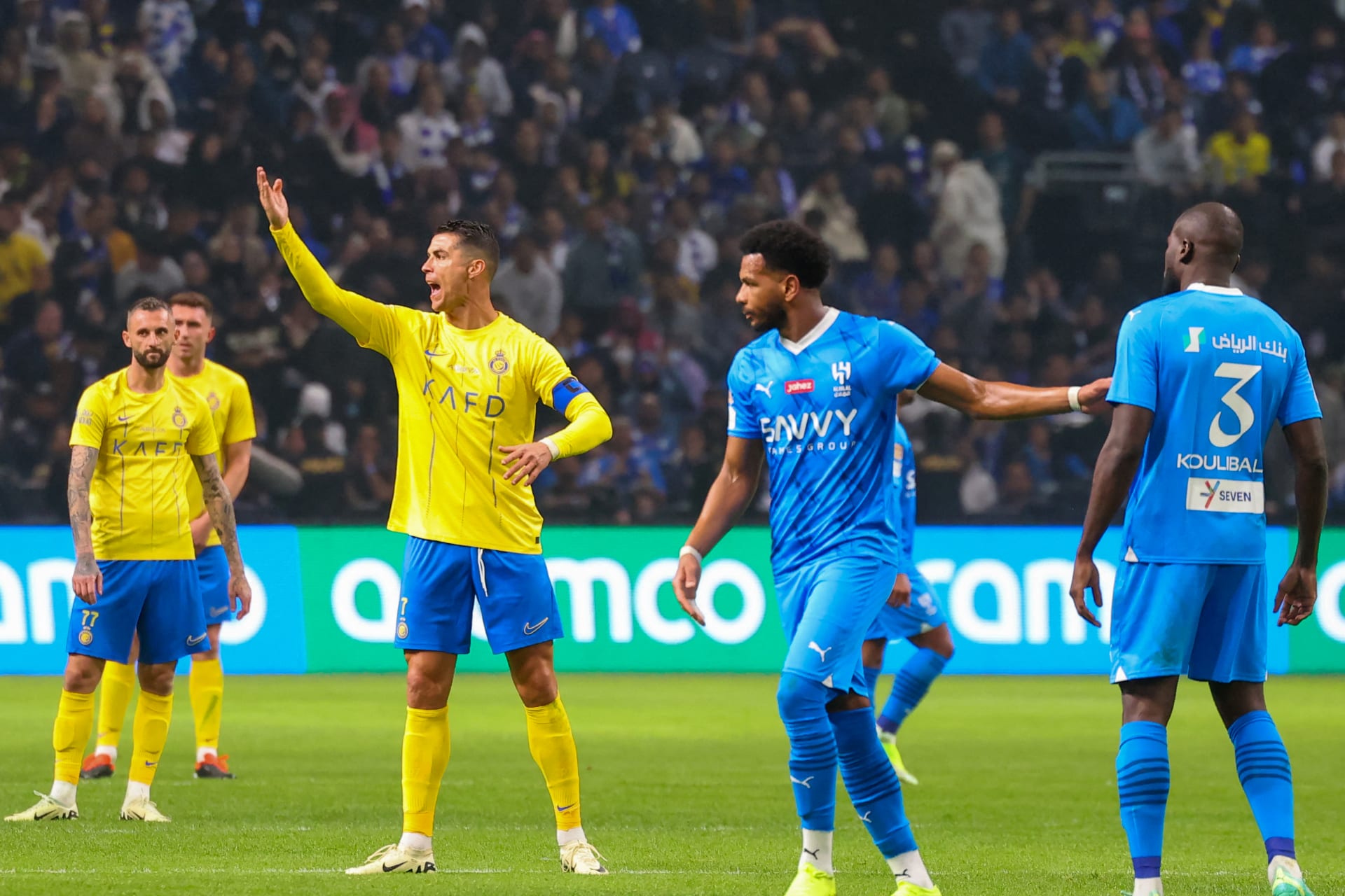 النصر يتوج بدوري روشن والهلال وصيفًا في ختام موسم مثير