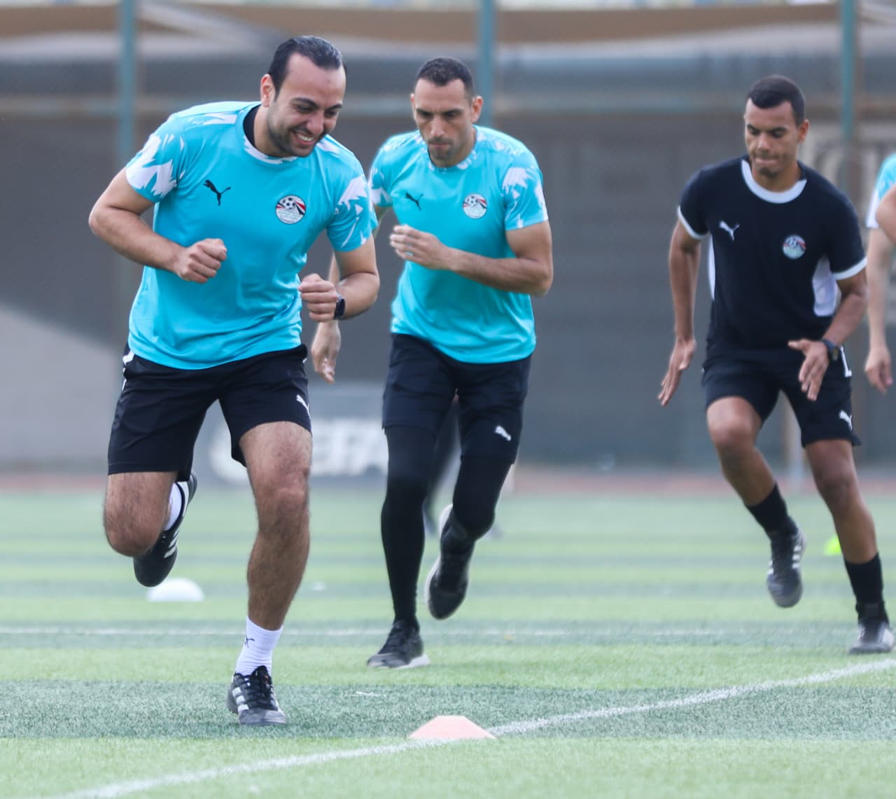 طاقم تحكيم مباراة الزمالك وسموحة يصل ستاد برج العرب بعد تعرضهم لحادث سير