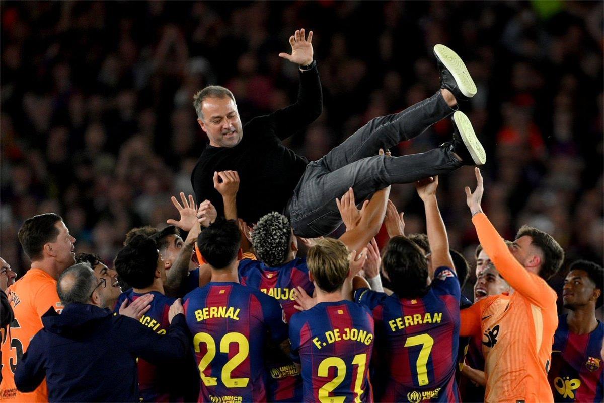 برشلونة يعلن تجديد عقد هانز فليك حتي 2028