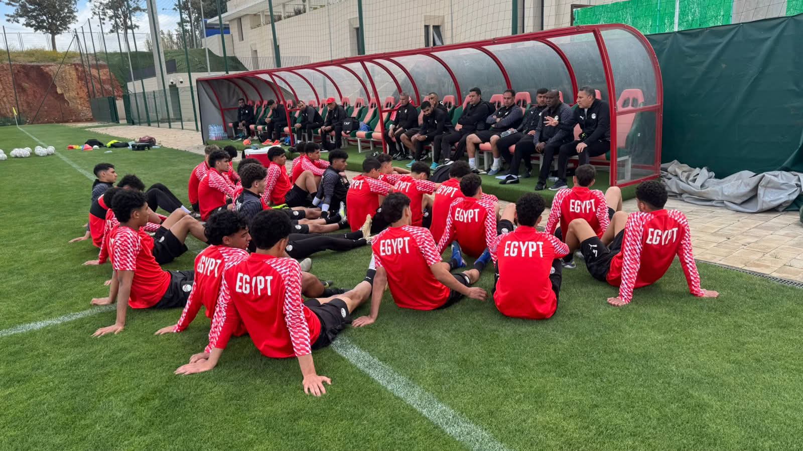 مدرب منتخب مصر للناشئين يحفز اللاعبين قبل مواجهة تونس في كأس أمم أفريقيا
