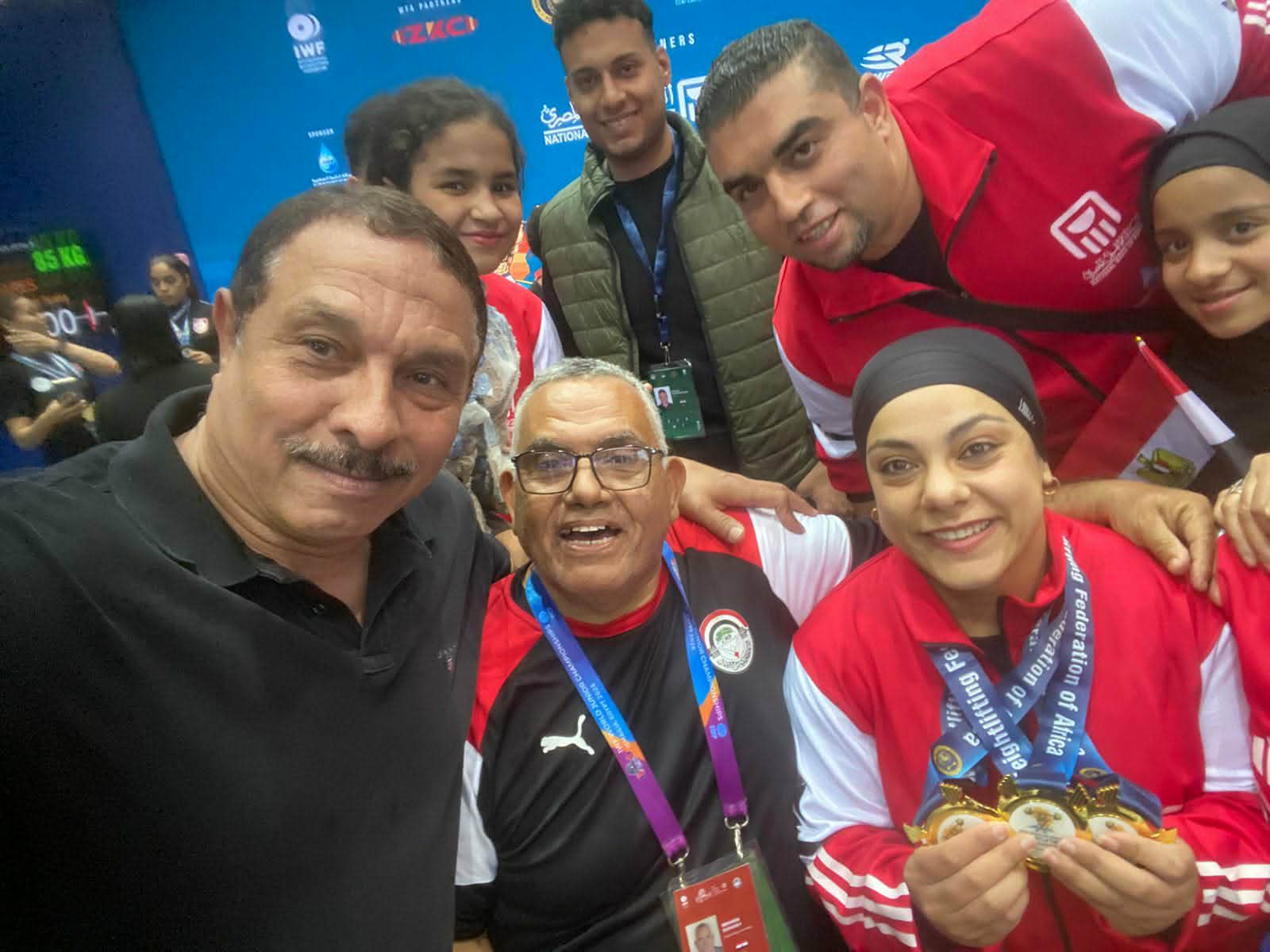 سارة سمير تتوهج وتحصد ثلاث ميداليات ذهبية ببطولة إفريقيا لرفع الأثقال