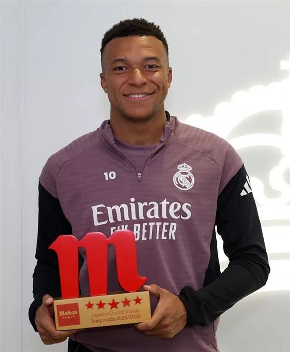 مبابي يحصد جائزة الأفضل داخل ريال مدريد