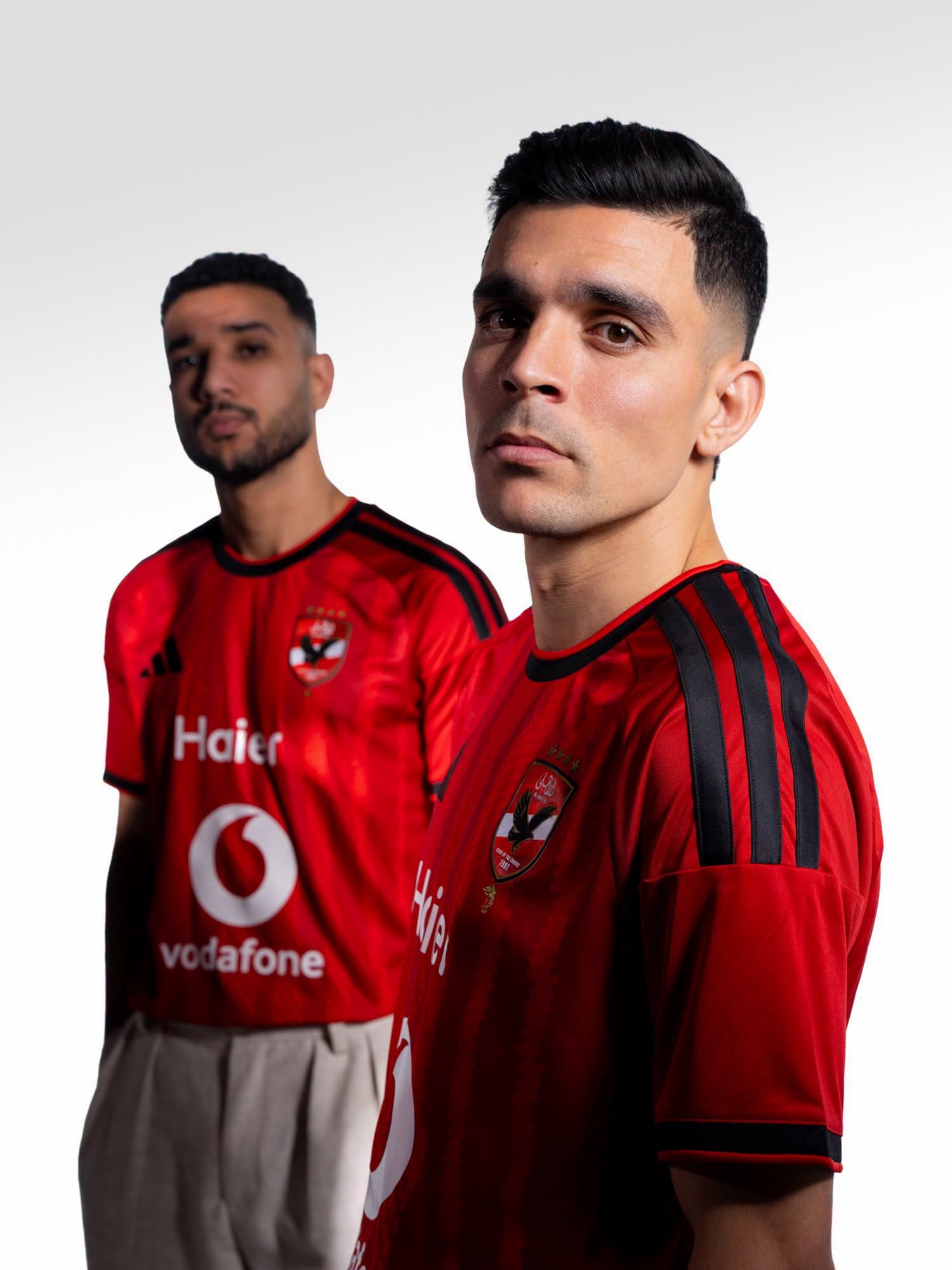 الأهلي يكشف عن قميصه الرسمي الجديد لموسم 2026-2027