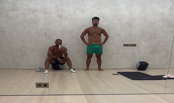 محمد صلاح يشارك صورة مع عبد الله السعيد