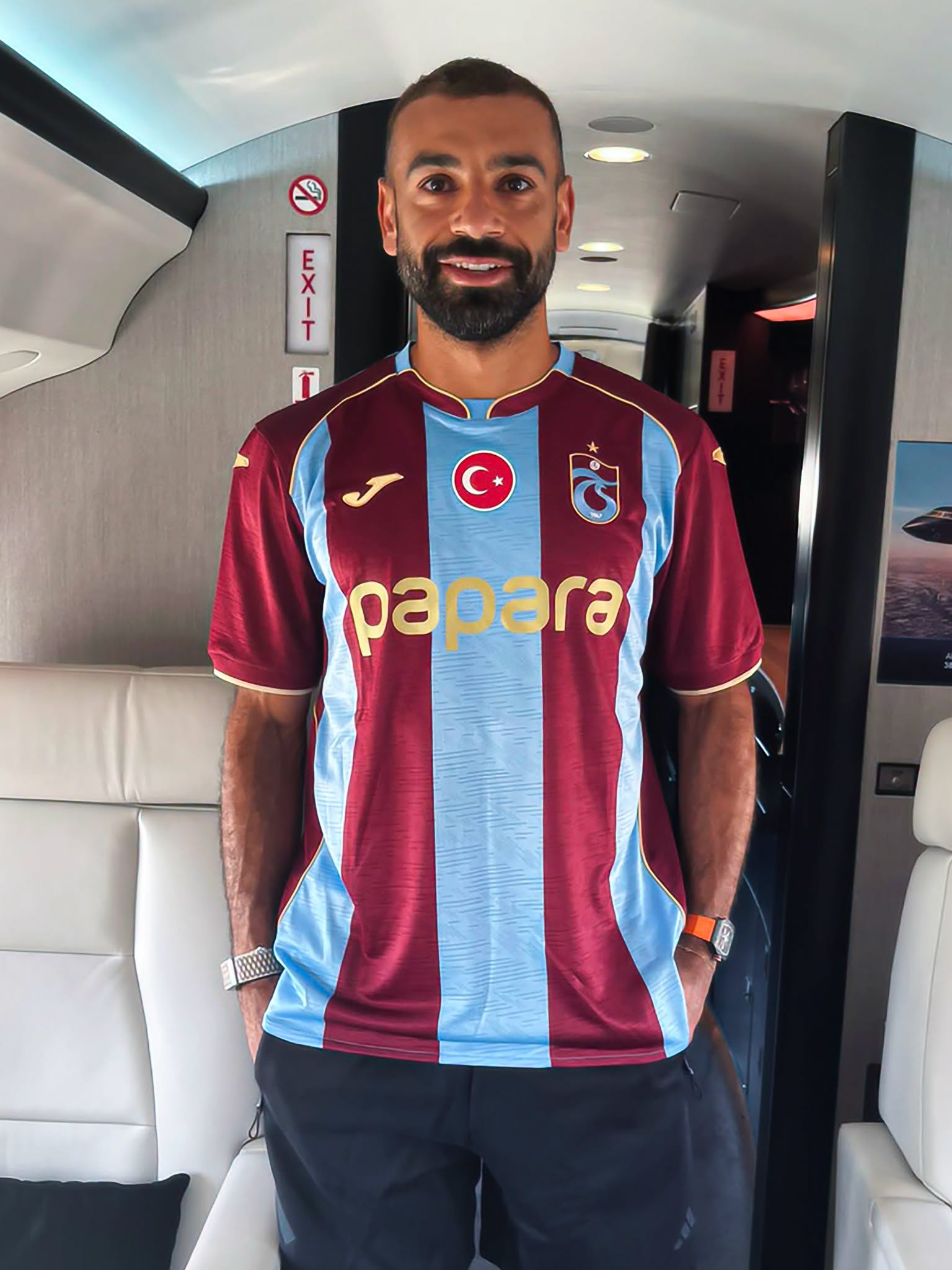 استقبال أسطوري لمحمد صلاح في تركيا